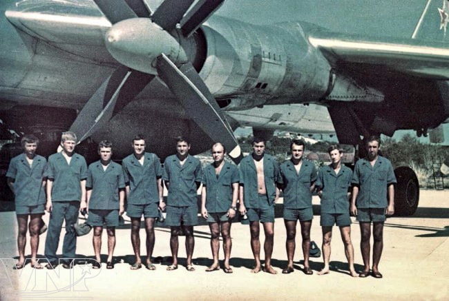 Файл:Экипаж ТУ-95 РЦ погибший 13 февраля 1985 года.jpg