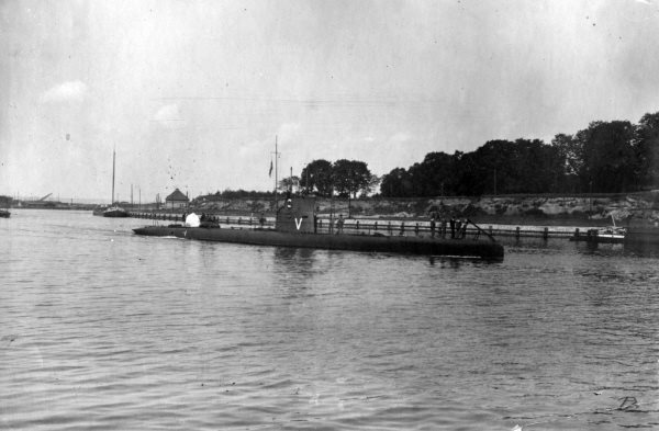 Файл:HMS Valrossen.jpg