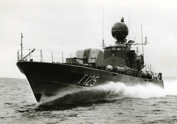 Файл:HMS Vega (T125).jpg