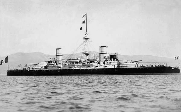 Файл:Italian battleship Sardegna starboard view.jpg