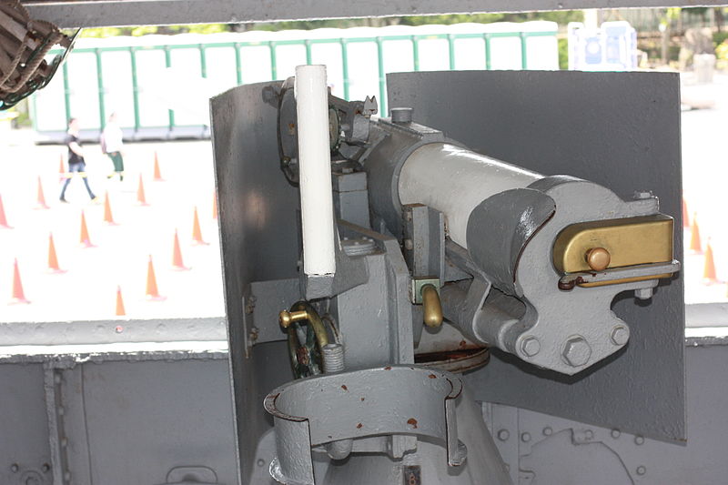 Файл:Japanese Battleship Mikasa at Yokosuka - 2013 - secondary battery.jpg