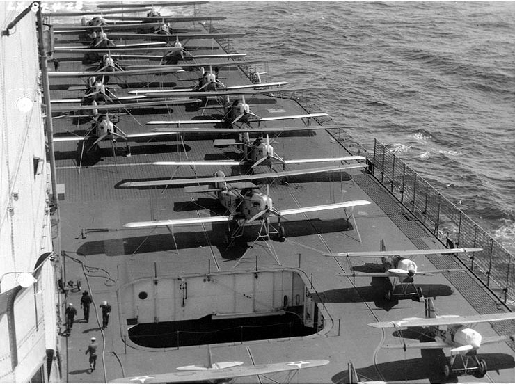 Файл:Martin T3M и Curtiss F6C Lexington.jpeg