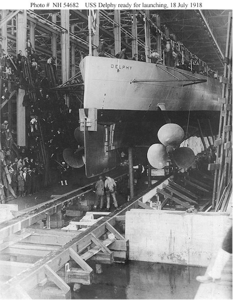 Файл:USS Delphy 1918 launch prepare.jpg