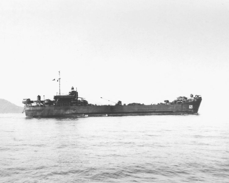 Файл:USS LST-121.jpg