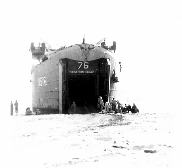 Файл:USS LST-76.jpg