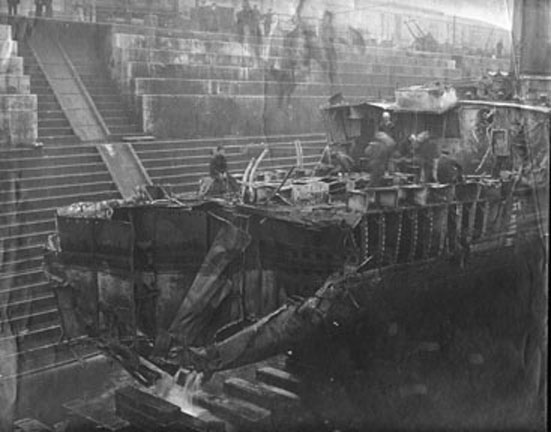 Файл:USS Shaw Aquitania 2.jpg