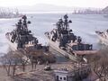 БПК «Адмирал Пантелеев» и «Адмирал Трибуц» у 33-го причала во Владивостоке, 14 февраля 2008 года 13:22