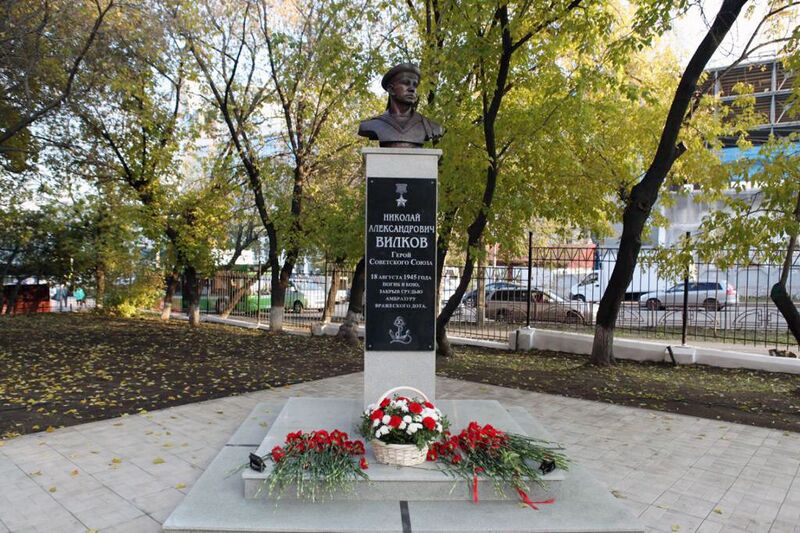 Файл:Бюст Вилкову.jpg