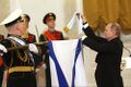 Прикрепление ордена Ушакова Президентом РФ В.В. Путиным на флаг ТАКР «Адмирал флота Советского Союза Кузнецов». 23 февраля 2018 года