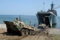 Высадка морской пехоты на БТР из десантного корабля проекта 775