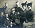 Капитан Боровский в кругу семьи. Фото сделано между декабрем 1905 и апрелем 1906 года.