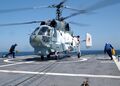 Российский Ка-27ПС на американском крейсере УРО Vella Gulf, 2003 год