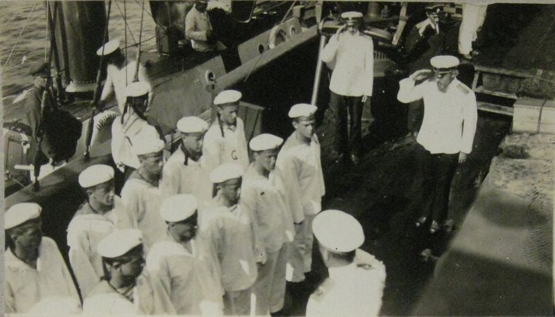 Файл:Контр-адмирал Старк Г.К. напутствует экипаж «Магнита».jpg