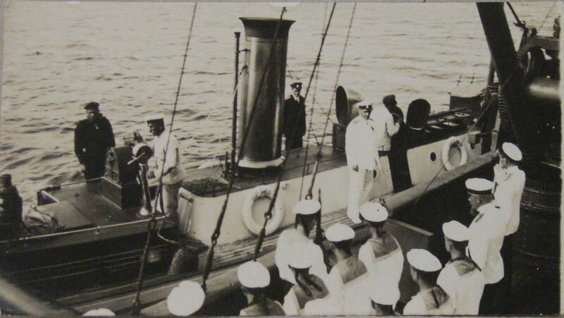 Файл:Контр-адмирал Старк напутствует экипаж «Магнита».jpg