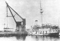 Крейсер IJN Hashidate в доке Куре, идет установка орудия главного калибра. 1 января 1893 г.