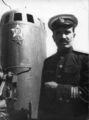 Командир советской подводной лодки М-111 капитан-лейтенант Максим Игнатьевич Хомяков со знаком «Командир подводной лодки»