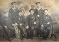 Моряки с эсминца «Войсковой», со знаками Гвардейского экипажа.
