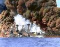 На переднем плане затонувший USS West Virginia, на заднем плане - USS Tennessee