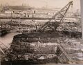 Погрузка на линейный корабль «Гангут» 12-ти дюймового орудия 75-ти тонным краном.
