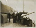 Погрузка 15" снарядов на HMS Queen Elizabeth