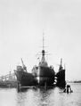 HMS Monarch в плавучем доке, Портсмут, 1912