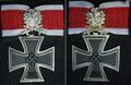 Рыцарский крест Железного креста с дубовыми листьями, мечами и бриллиантами и Рыцарский крест Железного креста с золотыми дубовыми листьями, мечами и бриллиантами