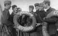Спасательные круги, подобранные красноармейцами на берегу, весна 1942 год.