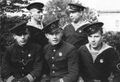 Члены экипажа «М-96», осень 1942 г. Сидят (слева направо): мичман И.Т. Петровский, ст. лейтенант Л.П. Ефременков, старшина 2 ст. В.А. Кудрявцев, стоят: командир группы мотористов П.С. Фролаков и акустик В.А. Гухаров.