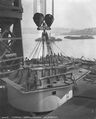 Установка башни на USS California, март-апрель 1919 года