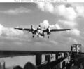 Посадка Трэкера на авианосец, февраль 1958