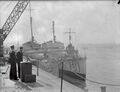 HMS Castleton вместе с HMS Campbeltown на верфи в Девонпорте, после прибытия из США в сентябре 1940 года.