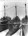 USS Claxton. на 1 июля 1919 года. Два других эсминца, также оснащенные, находятся с обеих сторон. USS Hamilton (DD-141) находится справа, а USS Kennison (DD-138) находится слева.