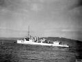 HMS Brighton привязанный к бую примерно в конце 1940.