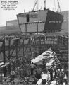 Установка новой носовой части корпуса эсминца Selfridge, остров Маре, январь 1944