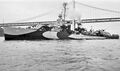 Selfridge проходит возле моста между Сан-Франциско и Оклендом, 10 апреля 1944 года.