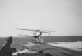 Hawker Osprey взлетает с катапульты авианосца HMS Courageous