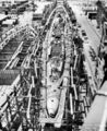 Кормовой вид USS Stickleback на путях строительства у острова Мэр, 4 июля 1944 года.