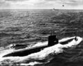 USS Leyte (на заднем плане), перед кадром USS Seawolf (SSN-575)