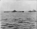 HMS Kandahar вместе со сдавшейся итальянской подлодкой Galileo Galilei, Аденский залив, июнь 1940 г.