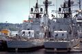 Выведенные из состава ВМС США USS DD-743 Southerland (1944) и USS DD-788 Hollister (1945) у причала Puget Sound Naval Shipyard, 1981