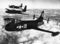 Chance Vought F6U-1 Pirate из состава эскадрильи VX-3. В одном строю с ним летят его более удачливые конкуренты за место на палубе авианосцев - McDonnell FH-1 Phantom и McDonnell F2H Banshee.