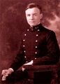 Форрест Шерман 28 июня 1917 года, после присвоения звания мичман.