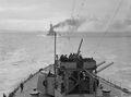 Носовое зенитное 76-мм орудие на HMS Bellerophon