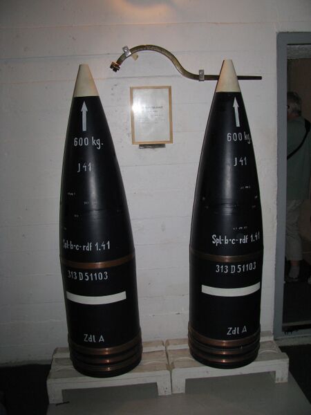 Файл:406-mm Adolf.jpg