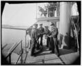 Расчет пушки Гочсисс на борту USS Oregon
