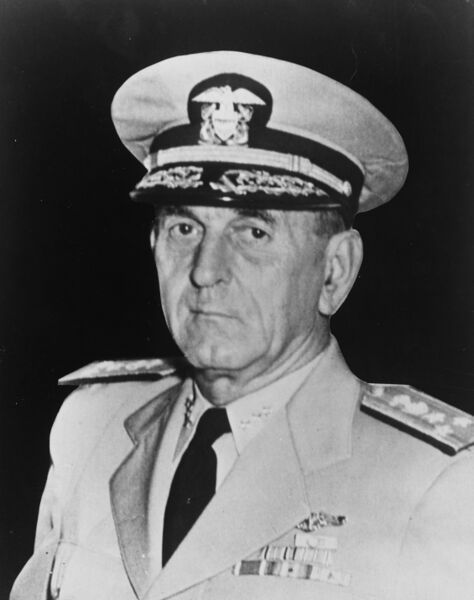Файл:80-G-49323 William R. Munroe (cropped).jpg