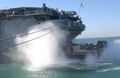 LCAC входит в док десантного корабля USS Boxer, 31 мая 2005 (фото Пола Полака).