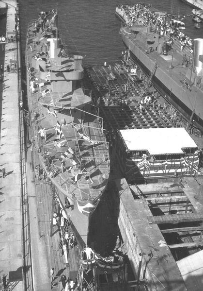 Файл:Acre-спуск-30-05-1945-00145857.jpg