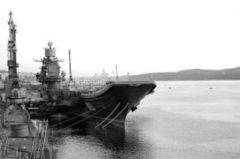 ТАКР «Адмирал флота Советского Союза Кузнецов» в порту Мурманска