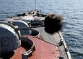 Огонь из артустановки установленной на сторожевом корабле проекта 1155